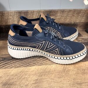 Skechers Wilshire Blvd Bellevue Navy Crochet Knit Slip-On Sneakers 6.5